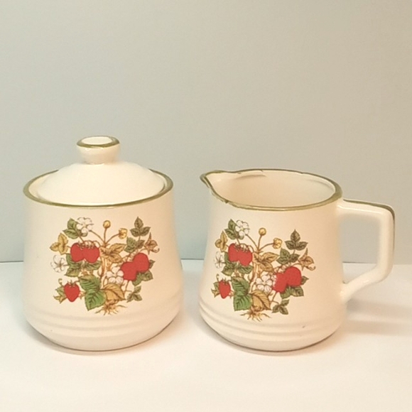 Vintage Retro strawberry design cream & sugar set, Made in Japan. No flaws - Picture 1 of 7